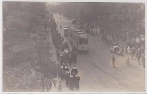 907394 Foto Ak Leipzig Straßenbahn Augustusplatz-Paunsdorf Begräbnis Pfarrer