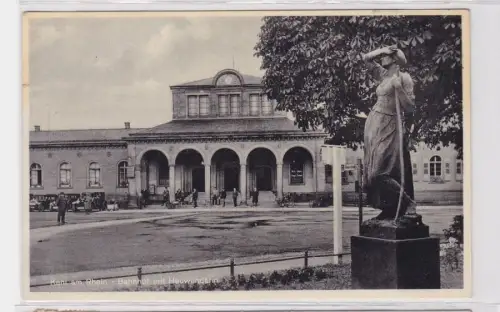 90681 Ak Kehl am Rhein Bahnhof mit Heuwenderin um 1940