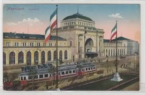 52772 Ak Mannheim Bahnhof mit Strassenbahn davor um 1920