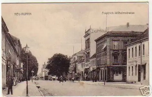 05768 Ak Neu Ruppin Friedrich Wilhelmstrasse um 1910