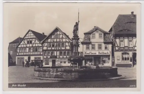 95545 Ak Vacha/ Rhön - Am Markt mit Brunnen und Geschäften um 1930