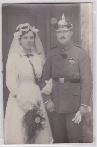 85041 Foto Ak Gössnitz Soldat Infanterie mit Pickelhaube um 1915