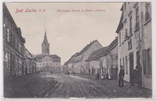 83679 Ak Bad Lucka S.-A. Altenburger Strasse mit Markt & Rathaus um 1910