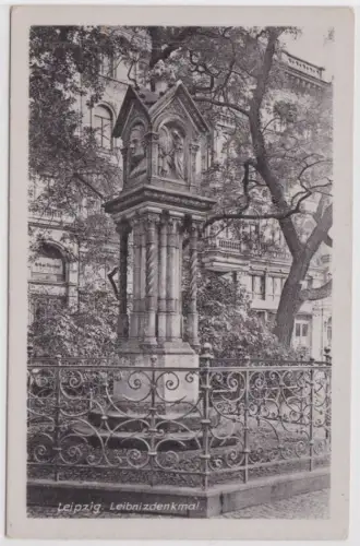 98208 Ak Leipzig Leibnizdenkmal um 1940