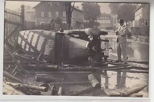 65881 Foto Ak verunglücktes Automobil in Hohndorf ? Sachsen um 1925