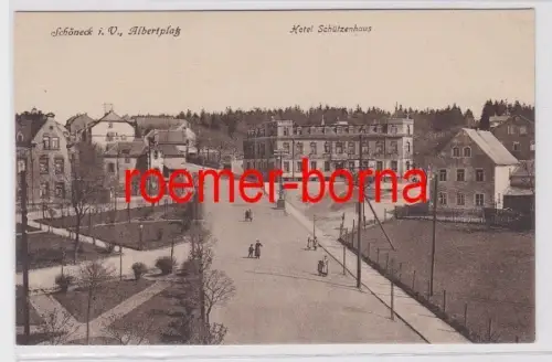 83083 Ak Schöneck im Vogtland Albertplatz Hotel Schützenhaus um 1920