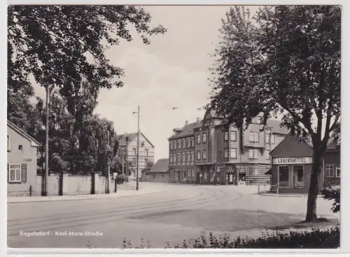 902167 Foto Ak Engelsdorf Kr. Leipzig Karl-Marx-Straße mit Lebensmittelgeschäft