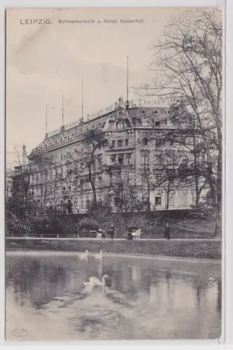 87192 Ak Leipzig Schwanenteich u. Hotel Kaiserhof um 1920