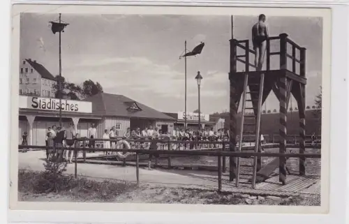 90880 AK Zöblitz im Erzgebirge - Städtisches Freischwimmbad mit Sprungturm 1944