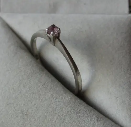klassischer Damenring 925er Silber mit kleinem lila Solitär Stein (133966)