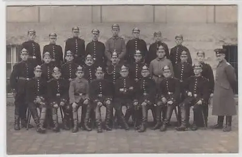 42702 Foto Ak Dresden Soldaten mit Pickelhaube um 1915