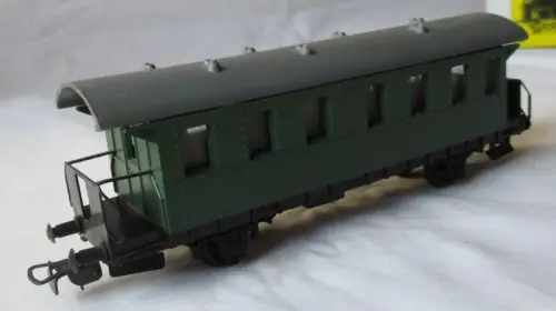 Piko Modellbahn Spur H0 Personenwagen mit Plattform zweiachsig (109859)