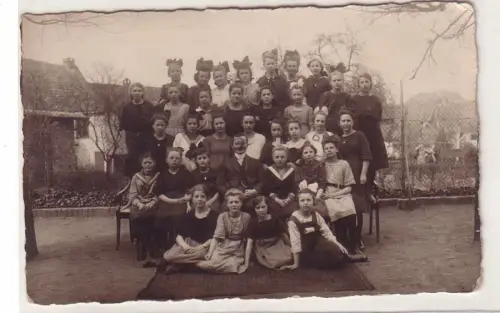 58746 Foto Ak Bückeburg Bürgertöchterschule 1. Klasse um 1910