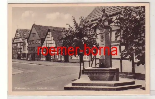 66068 Ak Holzminden Raabe-Brunnen um 1930