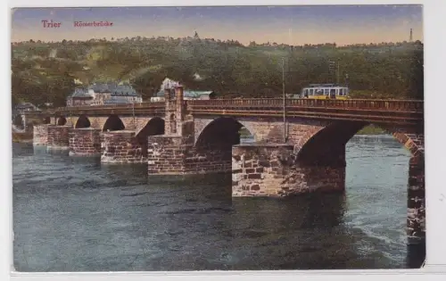 90917 Ak Trier Römerbrücke mit Strassenbahn 1917