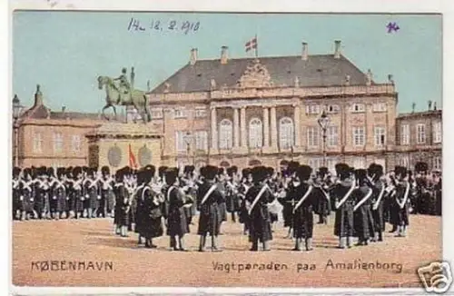 30263 Ak Kobenhagen Vagtparaden paa Amalienborg um 1910