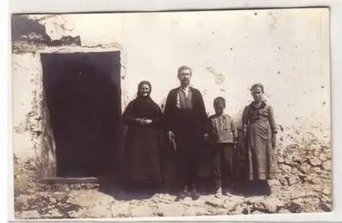 52875 Foto Mazedonien "Meine Quartierleute" 1. Weltrkieg um 1916