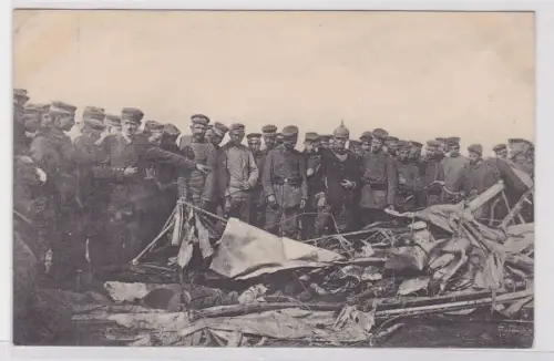 81904 Ak Abgeschossener englischer Flieger bei Lécluse um 1915