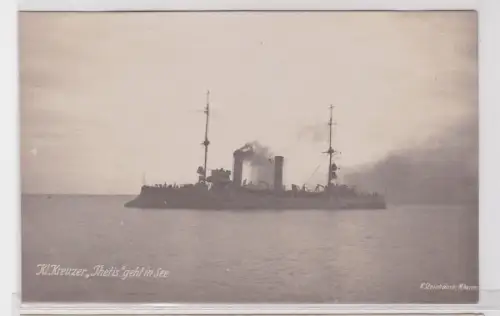 03103 Foto Ak kleiner Kreuzer 'Thetis' geht in See um 1925