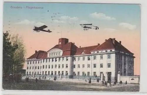 55721 Feldpost Ak Graudenz Fliegerkaserne mit Flugzeug 1915