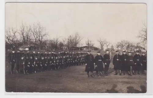 45535 Foto Ak Breslau Gruppenbild mit Soldaten 1915