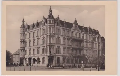 907527 Ak Stralsund - HO-Gaststätte "Hotel am Bahnhof" 1956