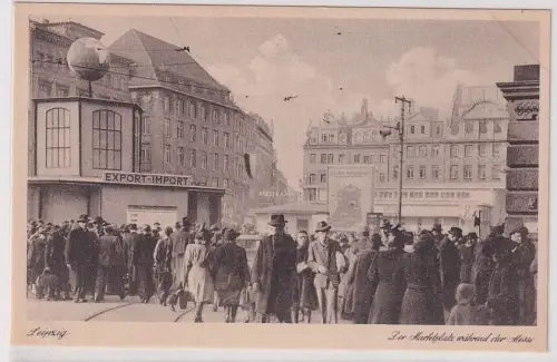 56959 Ak Leipzig Der Marketplatz während der Messe um 1945