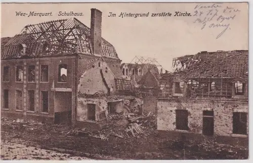 18858 Foto Ak Wez.-Marquart Schulhaus Im Hintergrund zerstörte Kirche 1916