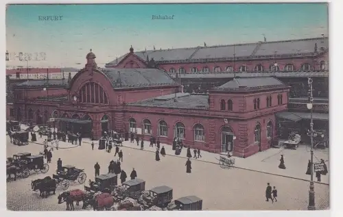 02298 Ak Erfurt Bahnhof mit wartenden Kutschen davor 1909