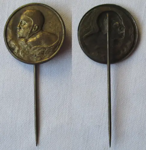 alte Anstecknadel Blech Sport Schwimmer um 1930 (150211)