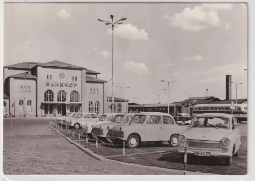 40099 Foto AK Pasewalk - Bahnhof mit Trabant und Wartburg 1977
