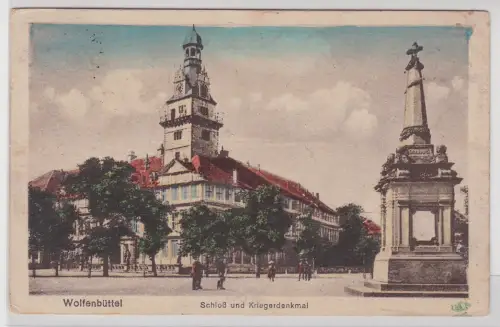 96529 Ak Wolfenbüttel - Schloß und Kriegerdenkmal, Straßenansicht 1924