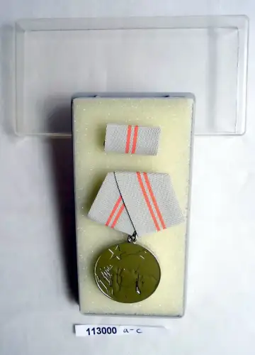 DDR Medaille der Waffenbrüderschaft in Silber im Etui (113000)