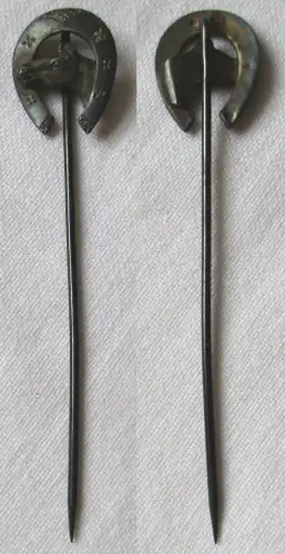 alte Anstecknadel Reitsportabzeichen Pferdekopf Hufeisen Silber? (129756)
