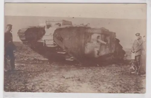 904215 Foto Ak Soldaten neben Panzer Tank im 1.Weltkrieg 