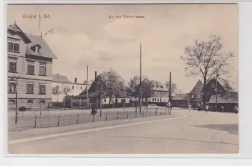 905749 Ak Grüna - An der Dorfstrasse, Totalansicht mit Zaunpartie 1914
