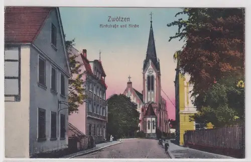 901097 Ak Zwötzen bei Gera  Kirchstrasse mit Kirche 1926