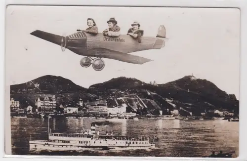 93123 Foto Montage Ak Frauen im Flugzeug über Drachenfels um 1940