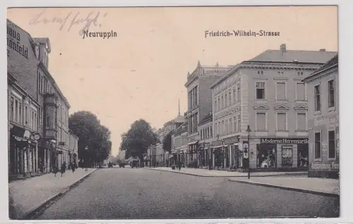 44201 Ak Neuruppin Friedrich-Wilhelm-Straße mit Herrenausstatter 1918