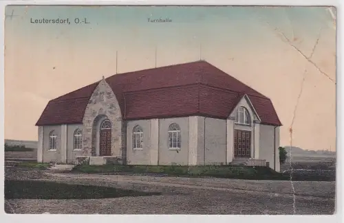 44015 Ak Leutersdorf Oberlausitz Turnhalle um 1920