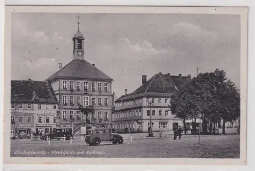 70250 Ak Bischofswerda Marktplatz mit Rathaus und Feinbäckerei um 1940
