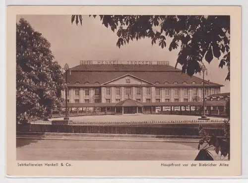 67358 Ak Wiesbaden Sektkellerei Henkell Hauptfront v.d. Biebricher Allee um 1930