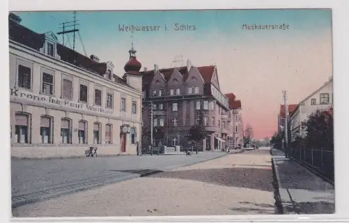901758 Ak Weißwasser in Schl. Muskauerstraße mit Gasthaus 1925