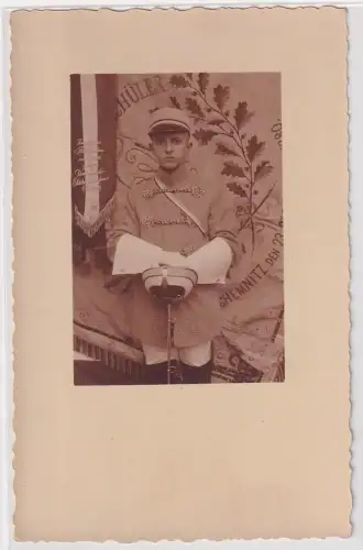 908067 Foto Ak Studentika Chemnitz Student mit Degen vor Fahne 1926