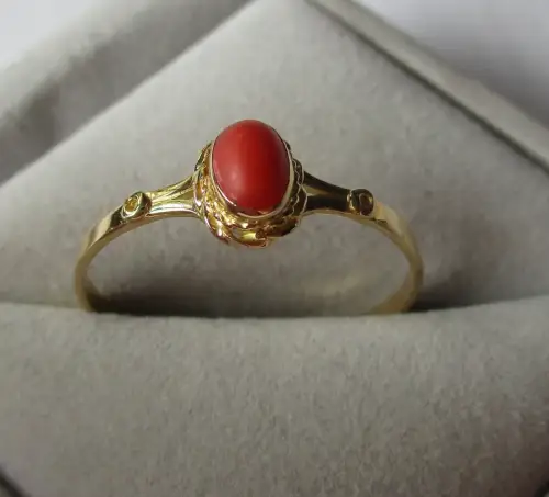 hochwertiger 750er Gold Ring mit Koralle Schmuckstein (157131)