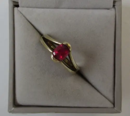 hochwertiger 333er Gold Damenring mit großem Rubin (123317)