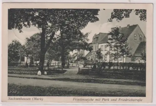 908593 Ak Sachsenhausen (Mark) Friedenseiche mit Park und Friedrichstraße 1937