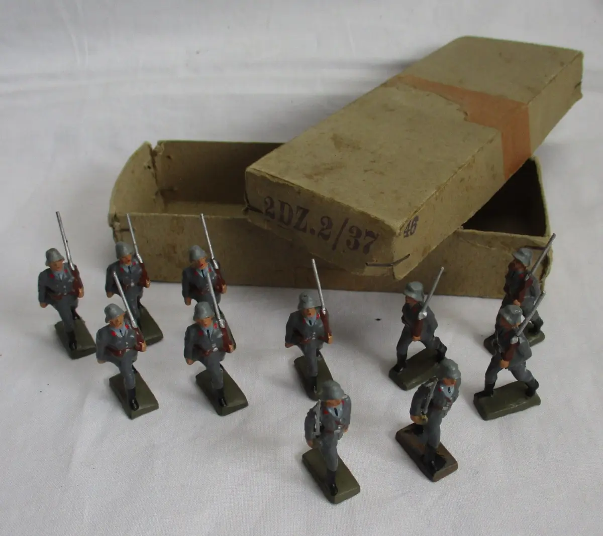 11 Lineol Figuren Luftwaffe 4 cm 2. Weltkrieg Soldaten von 1938 OVP (168188) 0