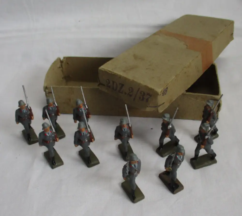 11 Lineol Figuren Luftwaffe 4 cm 2. Weltkrieg Soldaten von 1938 OVP (168188) 0