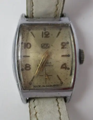 UMF Ruhla Armbanduhr mit goldenem, gevierteltem Zifferblatt (159732)